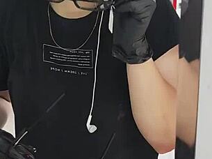 novinha moans loudly while masturbating to cum