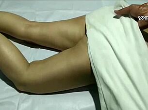 indian lady receives full body massage