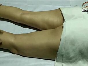 indian lady receives full body massage