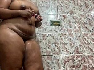 Sexy Ebony Girl Showers And Twerks Big Ass