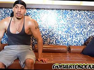 the goddess glo gives puerto rock love with her pretty feet and her mouth