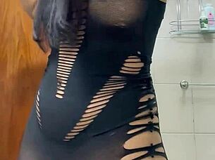 I Recorded My Friend's Girlfriend in the Bathroom