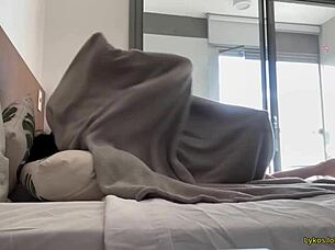 Sousedka mi dovolila vyprdnout uvnitř, aby to její chlap později olízal.