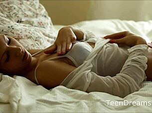 Anjelica Play Her Pussy With A Sex Vibrator Toy