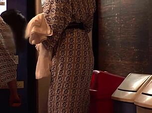 Horké prameny NTR, kde orgasmuje z hraní s bradavkami