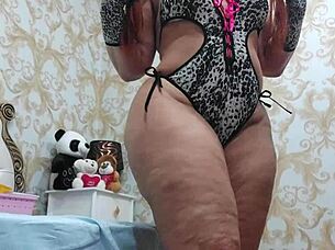 Watch Redhead Worship Huge Ass In Tiger Costume At Halloween!