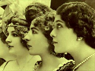 Vintage erotic animation with steamy retro vibes! 🎬