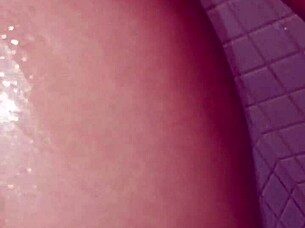 멋진 목욕 더 보려면 레드 가라