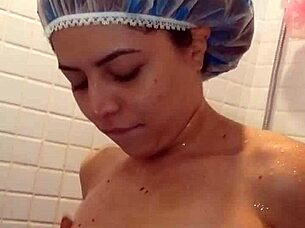 nice bath, if you want to see the rest, go to red