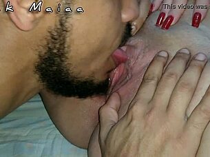 chamei a gata da torcida do time do grêmio loirinha peituda do grelo gigante para assistir o jogo do flamengo em casa e acabei comendo o cu dela - ines ventura - rock maiaa