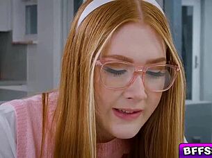 Harper red masturbates 😘