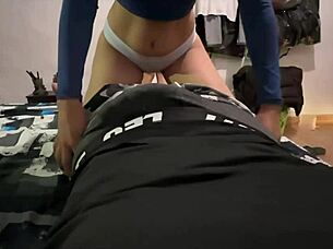 The woman of my best friend gives me a delicious blowjob.