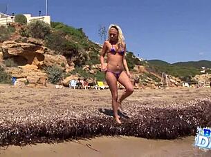 chantelle08 in bikini model pose