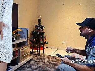 Housewife Receives Naughty Maintenance Man Outdoors!