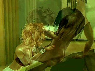 Siobhan's orgasm while being stretched in IMVU porn