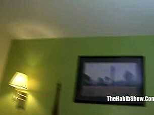 두꺼운 촉촉한 입술 큰 블랙 코크 빨아주는 야동