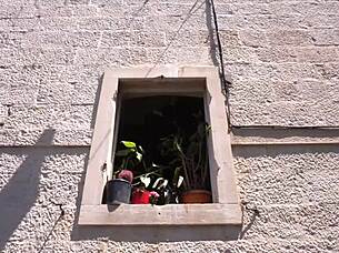 In Dubrovnik, a horny couple rushes to the apartment for blowjobs and doggystyle fucking.