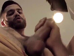 bombeiro hidraulico fudendo no banheiro do bar, anal with big cock.