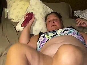 BBW whore cums with vibrator