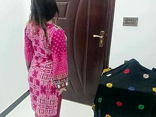 Sobia Nasir performs full nude dance on WhatsApp video call for customer