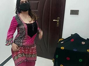 Sobia Nasir performs full nude dance on WhatsApp video call for customer