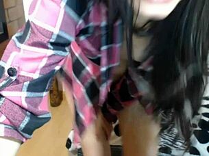 europa5639 masturbates with fingering