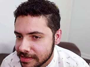 Esses Caras Peludos e Maduros Mijando e Fazendo Orgia Dá Muito Tesão