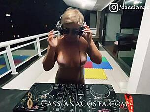Cassi DJ Natalina - Espero Que Gostem - www Cassianacosta Com.