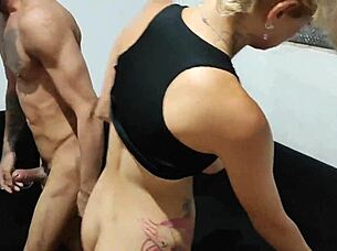 Carmona levou seu amigo Hisak em casa ele saiu e eu dei pro amigo dele