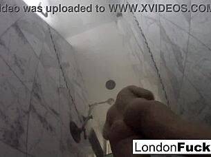 London Keyes Gets Wet Masturbating