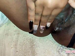 squirting e masturbação com dedos profundos na minha fat pussy