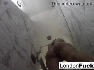 London Keyes Gets Wet Masturbating