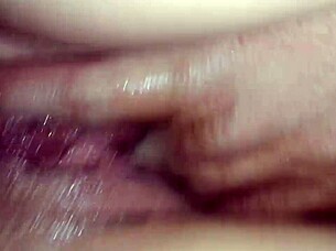 Hei�e italienerin shows off her amateur charms in this hot scene