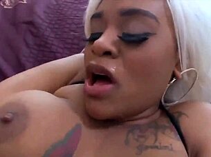 Kakey kakey apple bottom beauty with ebony ass.