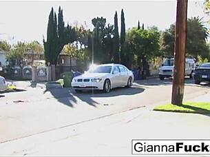 Gianna a Pinky se spojí, aby dráždily a potěšily velký pták svými velkými kozy 😘