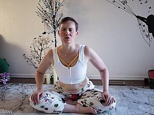 Let's try this yoga lesson together.