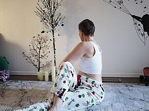 Let's try this yoga lesson together.