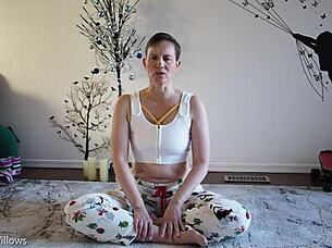 Let's try this yoga lesson together.