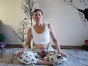 Let's try this yoga lesson together.