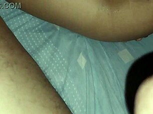 Mi Vecina Hermosa De 19 Me Modela En Bragas Y Me Invita A Follar Su Jugoso Co�o