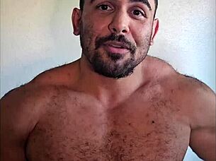 Bodybuilder measures his cock to debunk small dick myth