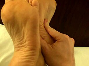 story of coworker with high arch feet rubbing
