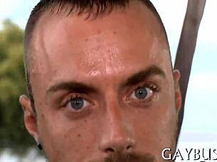 Experimentează plăcerea orală gay intensă în acest video porno!