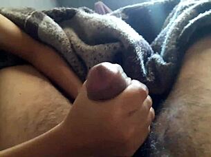 Dinal feliz performs oral sex in bed directly.