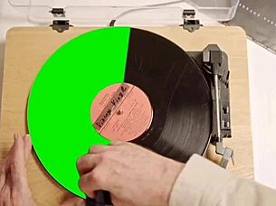 milf spreads her huge ass for homemade fun