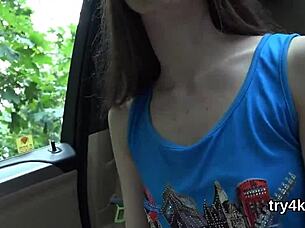 ЭЛЕГАНТНАЯ НИМФОМИНКА СОСЕТ ЧЛЕН В ПОВ И ПОЛУЧАЕТ ЖЕСТКО РАЗЪЕБАННУЮ УЗКУЮ ПИЗДУ!