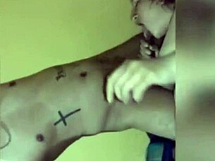 milf spreads her huge ass for homemade fun