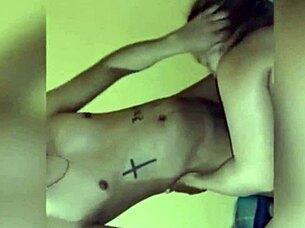 milf spreads her huge ass for homemade fun