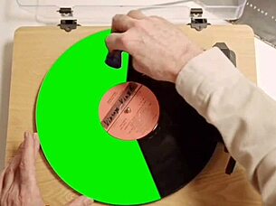 milf spreads her huge ass for homemade fun