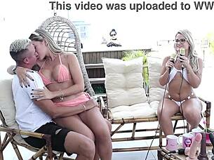 Blonde kisses sister's boyfriend, gets licked and sucked 😘